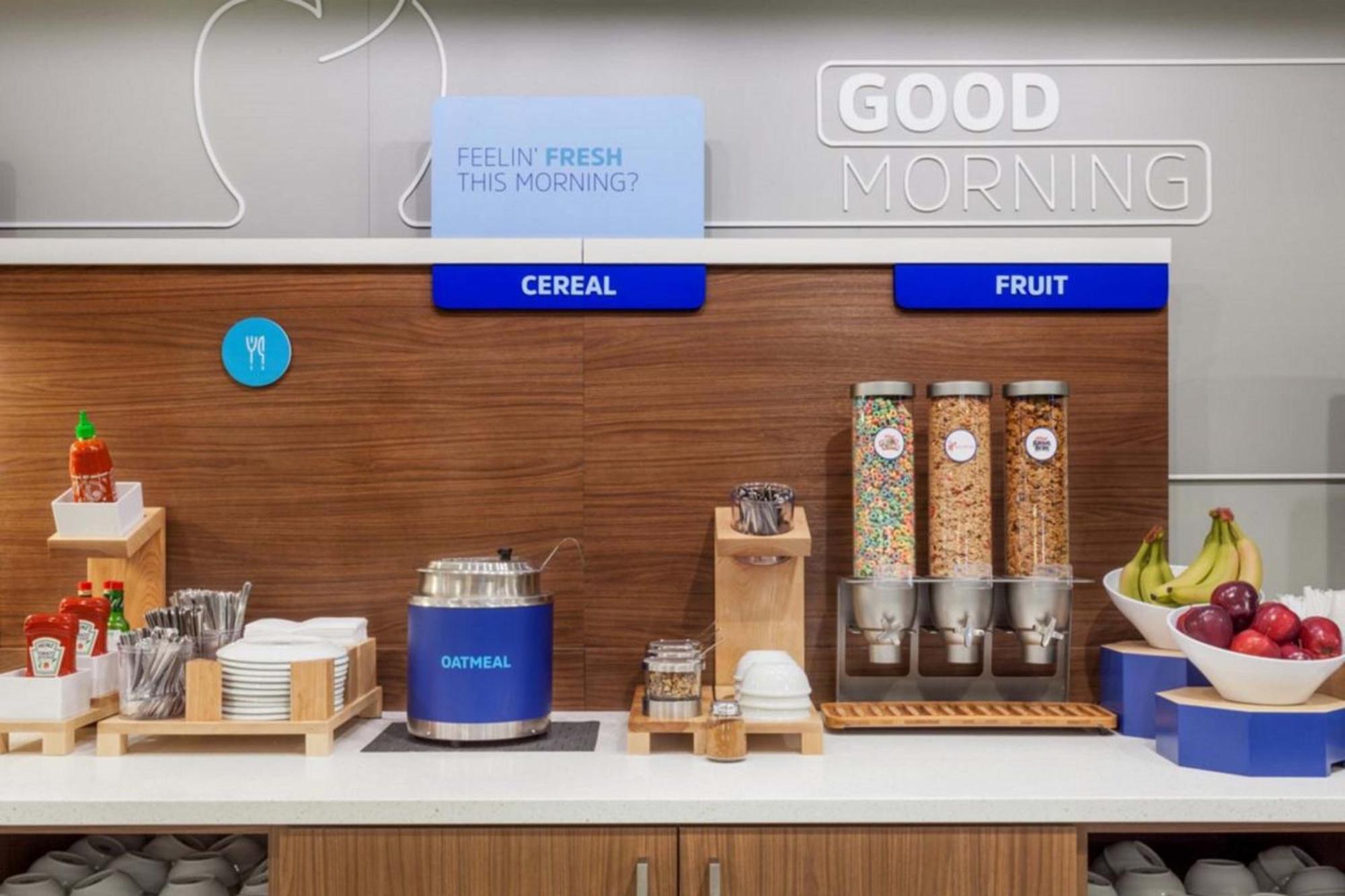 Holiday Inn Express & Suites Terrace By Ihg Eksteriør billede