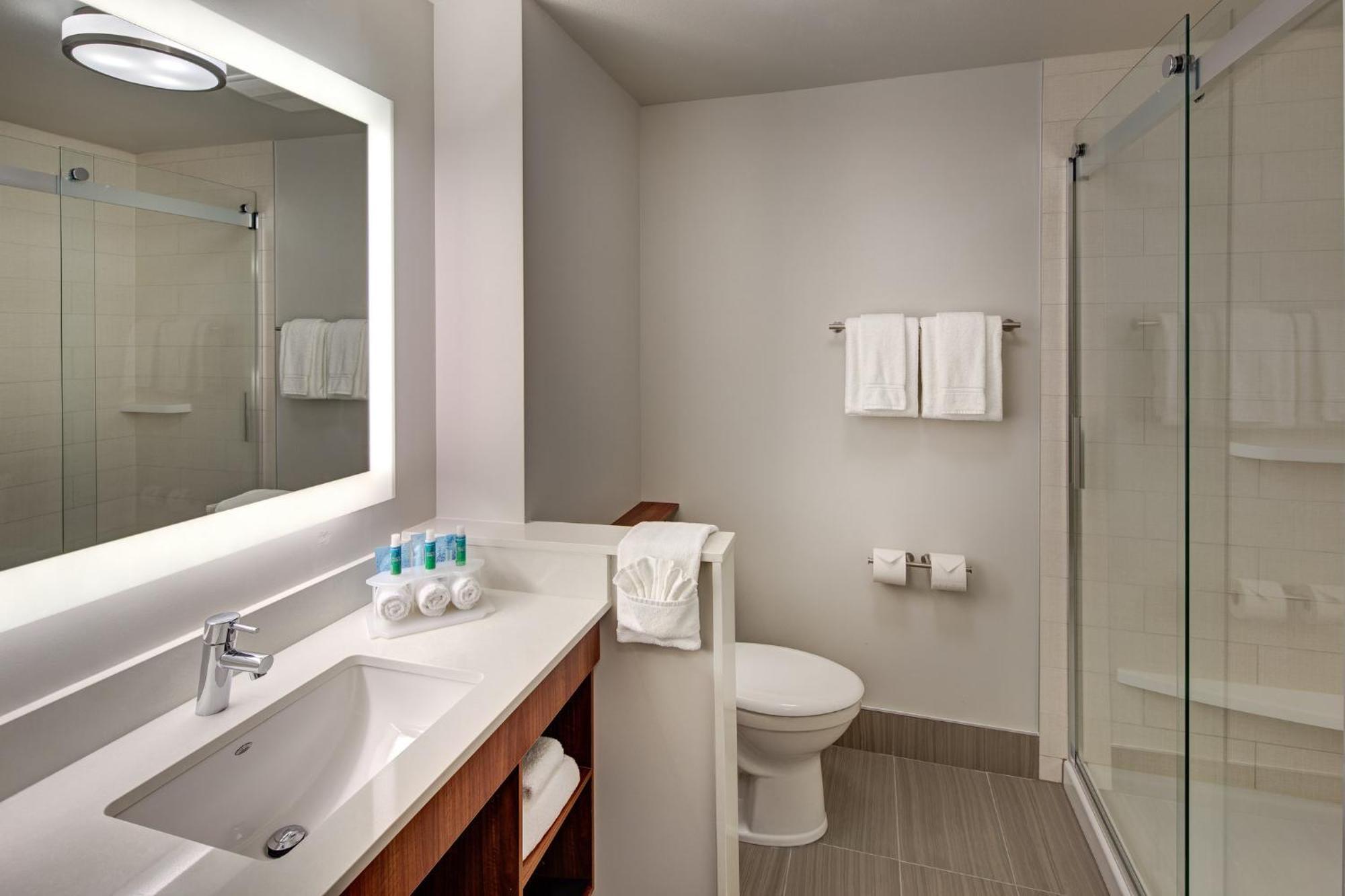 Holiday Inn Express & Suites Terrace By Ihg Eksteriør billede