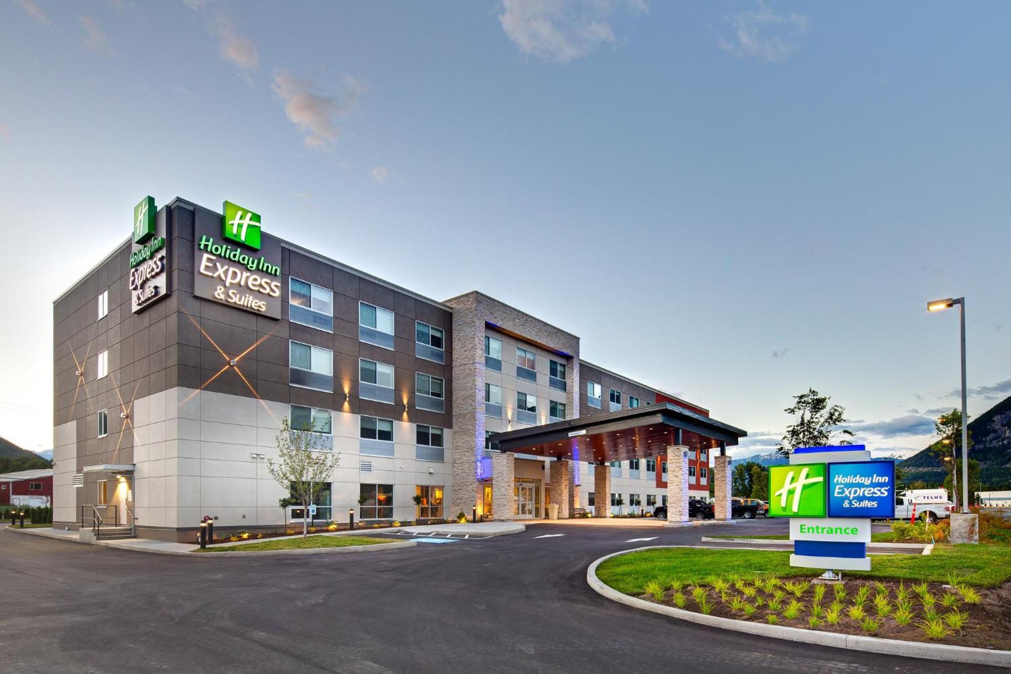 Holiday Inn Express & Suites Terrace By Ihg Eksteriør billede